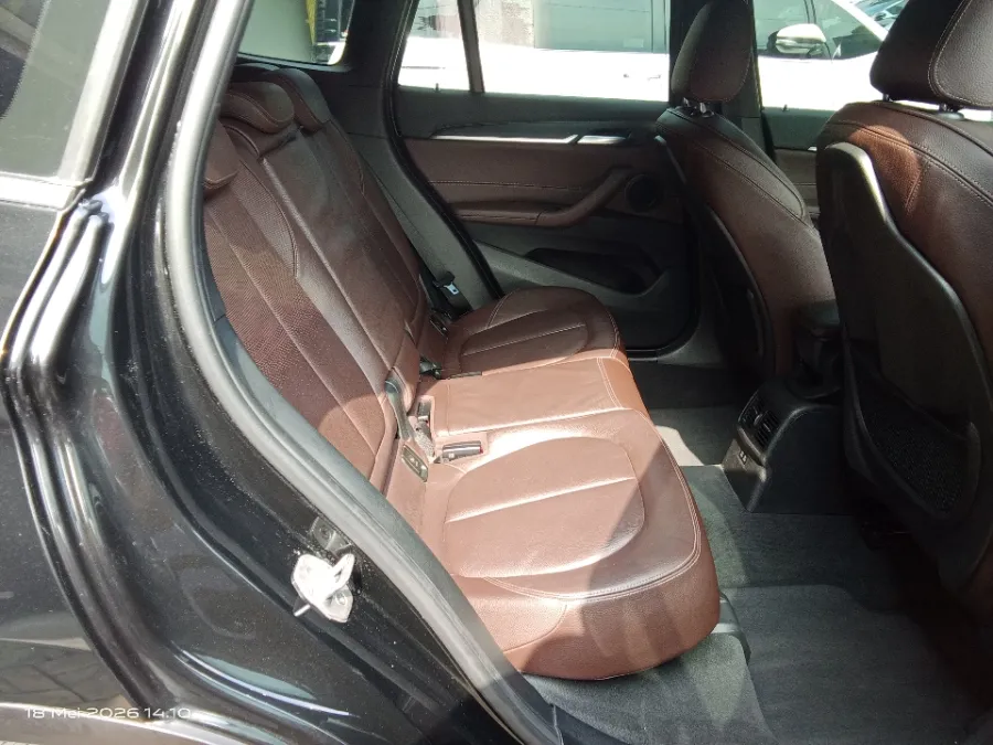 Foto Mobil Bekas Kabin Belakang BMW X1 1.5 Sdrive18i tahun 2018