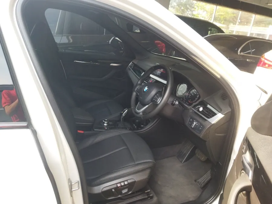 Foto Mobil Bekas Kabin Depan BMW X1 1.5 Sdrive18i tahun 2018
