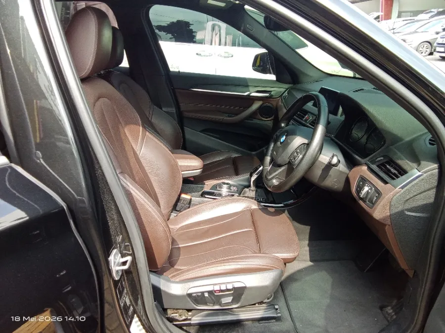 Foto Mobil Bekas Kabin Depan BMW X1 1.5 Sdrive18i tahun 2018