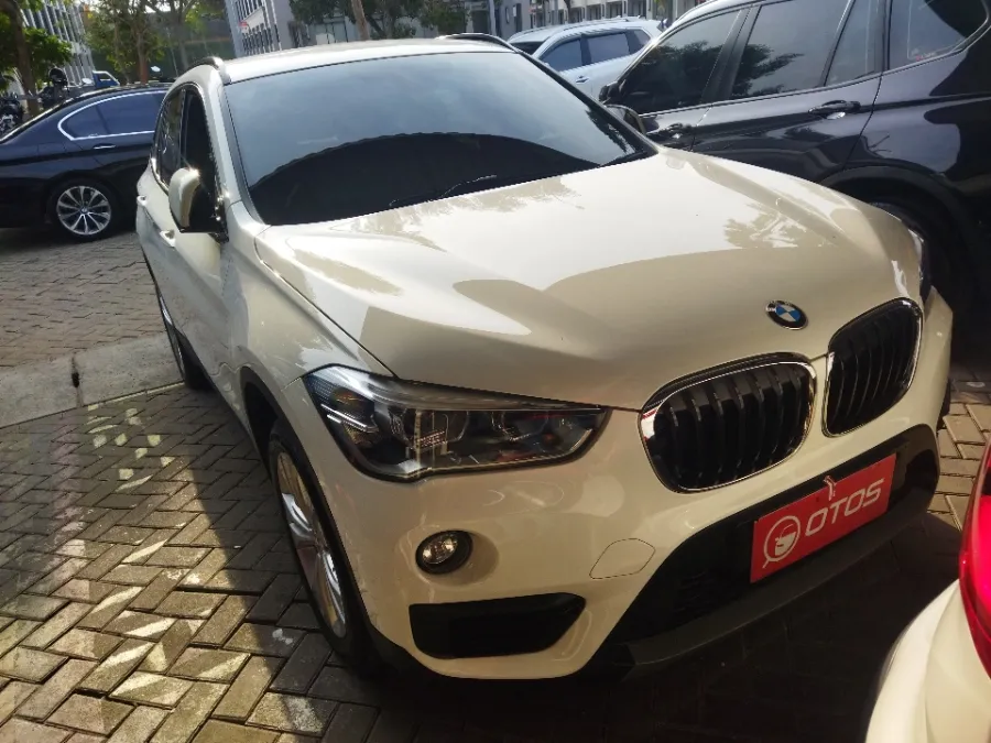 Foto Mobil Bekas Kanan Depan BMW X1 1.5 Sdrive18i tahun 2018