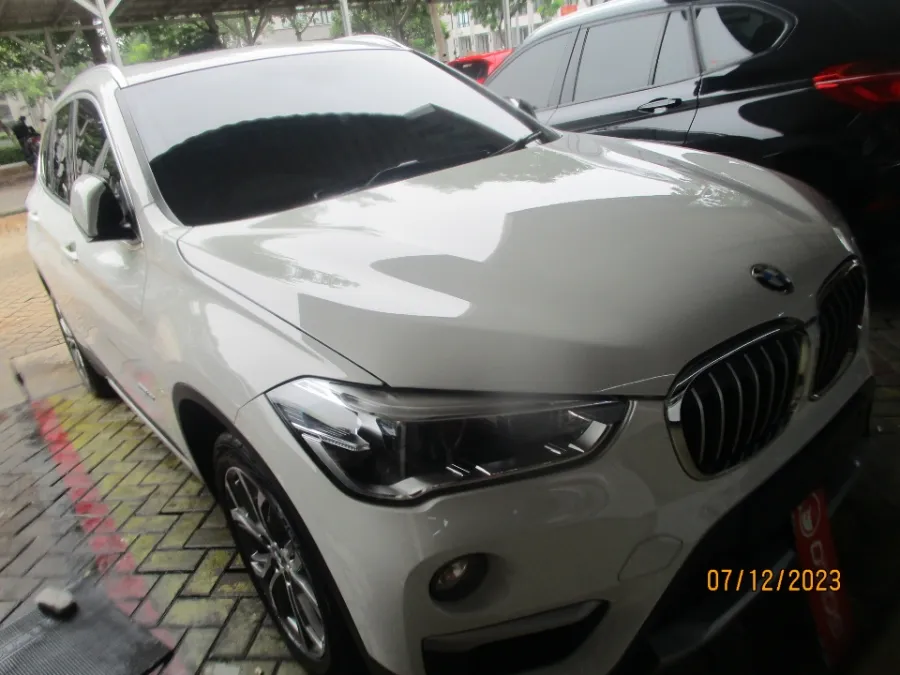 Foto Mobil Bekas Kanan Depan BMW X1 1.5 Sdrive18i tahun 2018