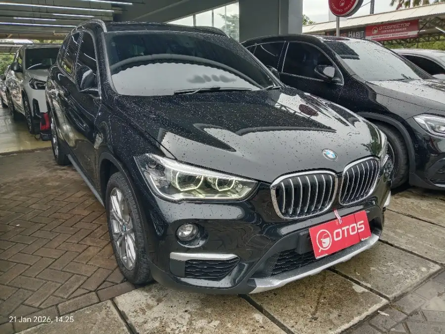 Foto Mobil Bekas Kanan Depan BMW X1 1.5 Sdrive18i tahun 2018