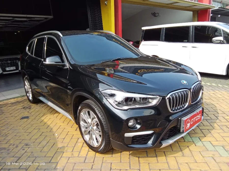 Foto Mobil Bekas Kanan Depan BMW X1 1.5 Sdrive18i tahun 2018