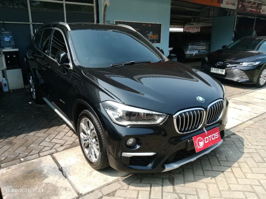 Foto Mobil Bekas Kanan Depan BMW X1 1.5 Sdrive18i tahun 2018