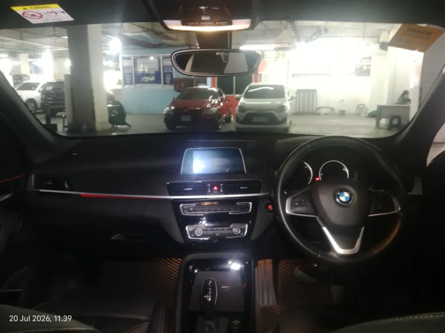 Foto Mobil Bekas Dashboard BMW X1 1.5 Sdrive18i tahun 2019
