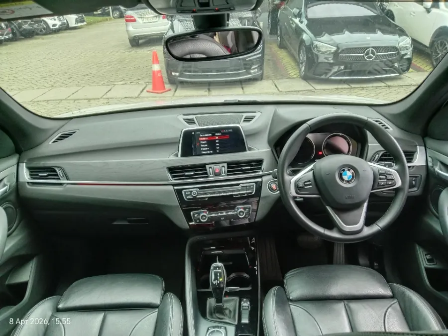 Foto Mobil Bekas Dashboard BMW X1 1.5 Sdrive18i tahun 2019