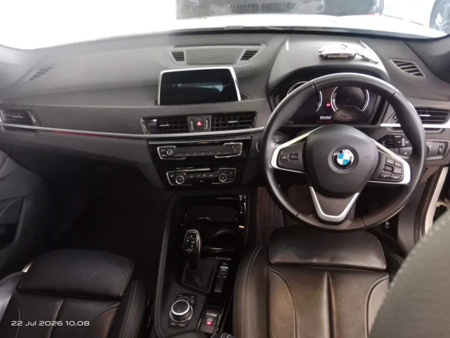 Foto Mobil Bekas Dashboard BMW X1 1.5 Sdrive18i tahun 2019