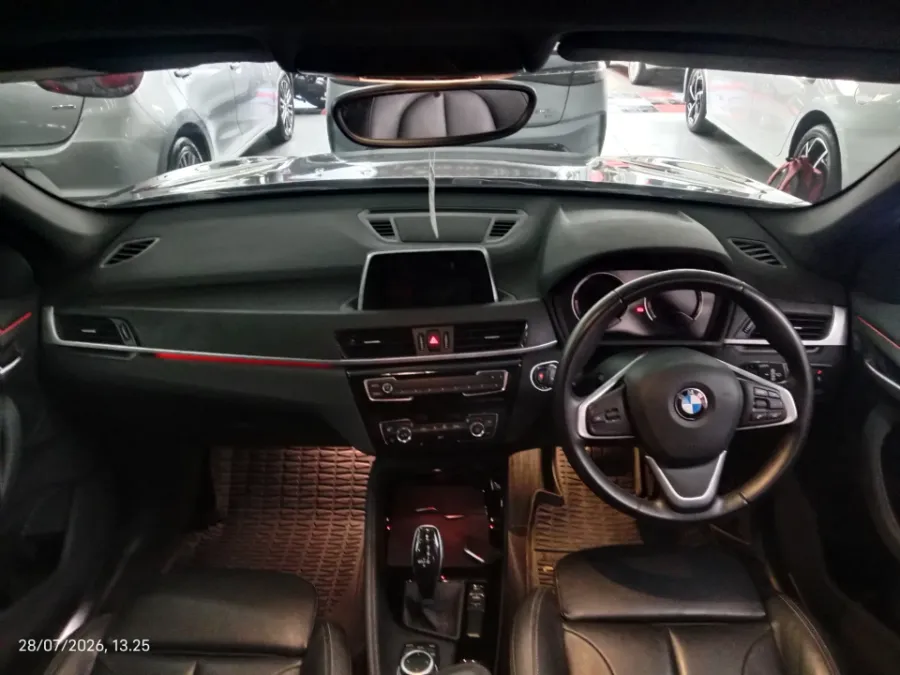 Foto Mobil Bekas Dashboard BMW X1 1.5 Sdrive18i tahun 2019