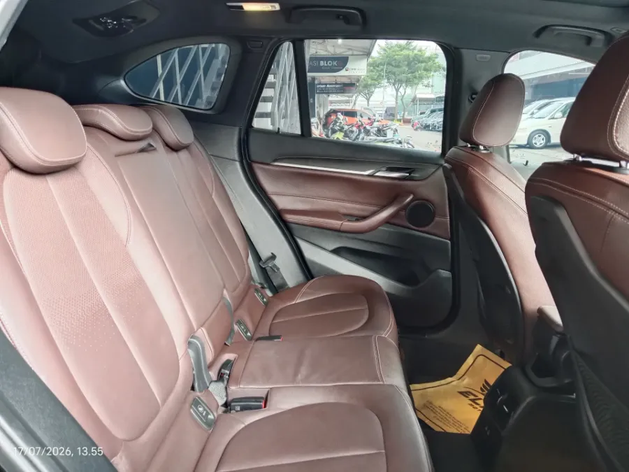 Foto Mobil Bekas Kabin Belakang BMW X1 1.5 Sdrive18i tahun 2019