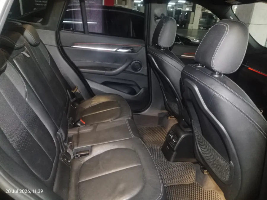 Foto Mobil Bekas Kabin Belakang BMW X1 1.5 Sdrive18i tahun 2019