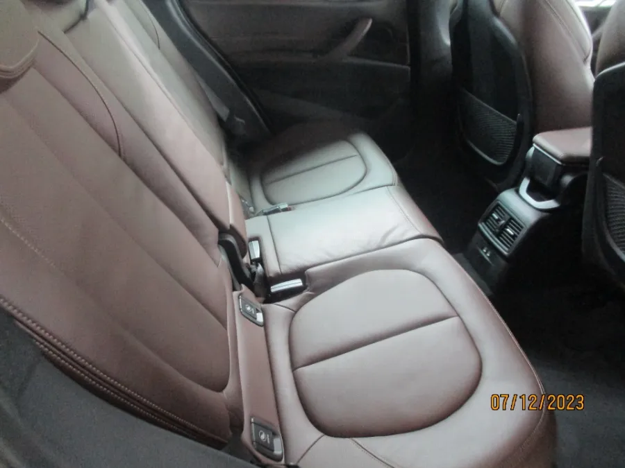 Foto Mobil Bekas Kabin Belakang BMW X1 1.5 Sdrive18i tahun 2019
