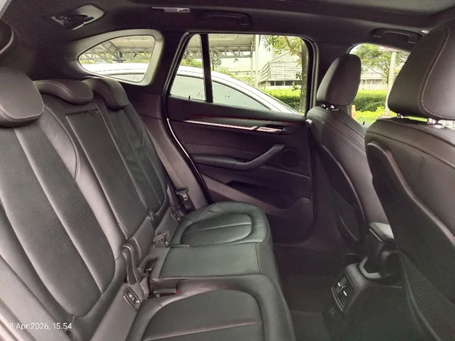 Foto Mobil Bekas Kabin Belakang BMW X1 1.5 Sdrive18i tahun 2019