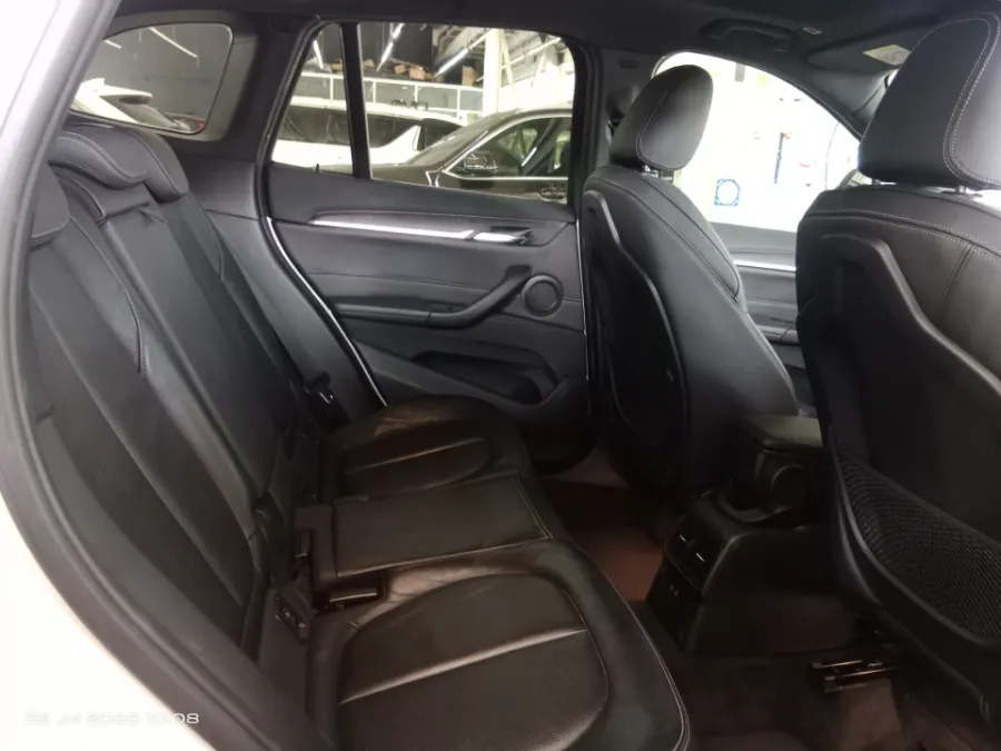 Foto Mobil Bekas Kabin Belakang BMW X1 1.5 Sdrive18i tahun 2019