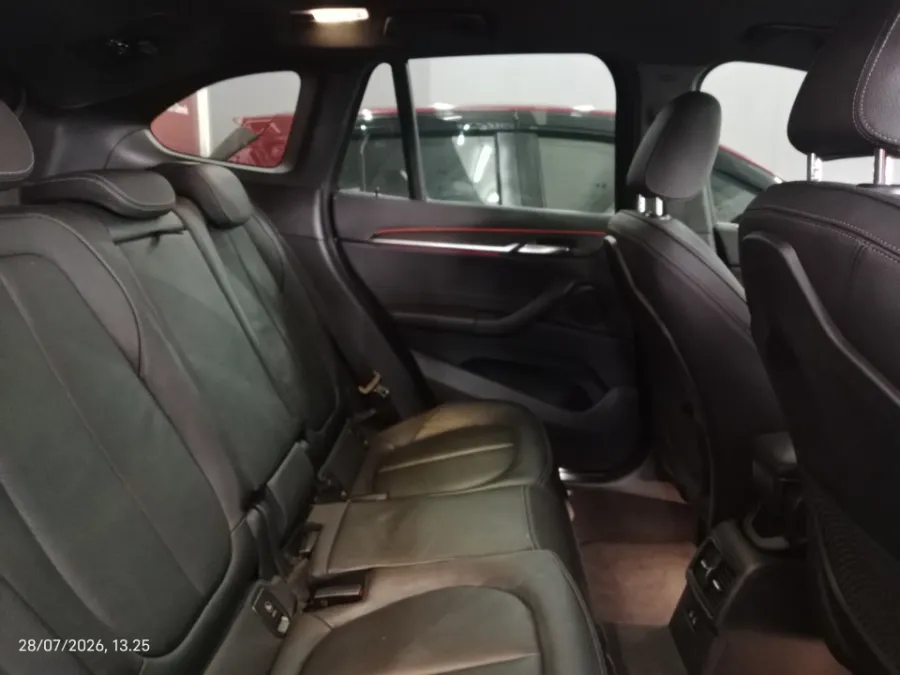 Foto Mobil Bekas Kabin Belakang BMW X1 1.5 Sdrive18i tahun 2019