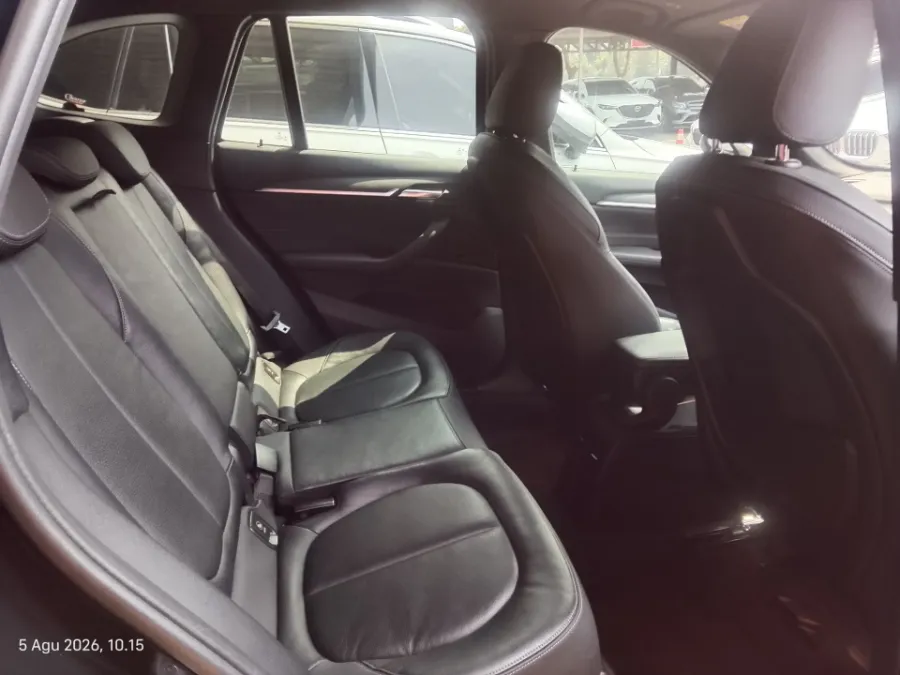Foto Mobil Bekas Kabin Belakang BMW X1 1.5 Sdrive18i tahun 2019