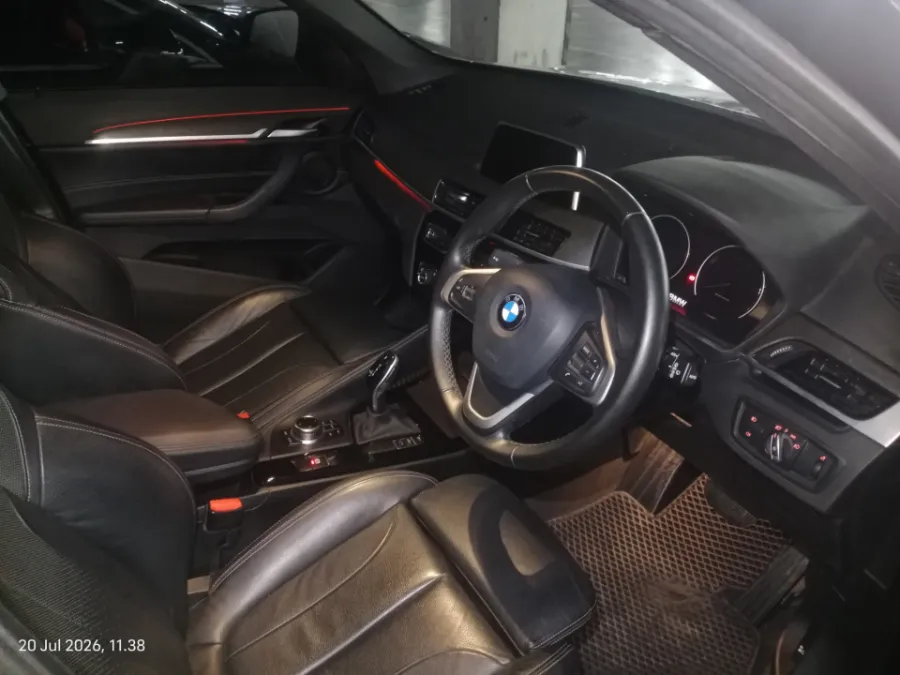Foto Mobil Bekas Kabin Depan BMW X1 1.5 Sdrive18i tahun 2019