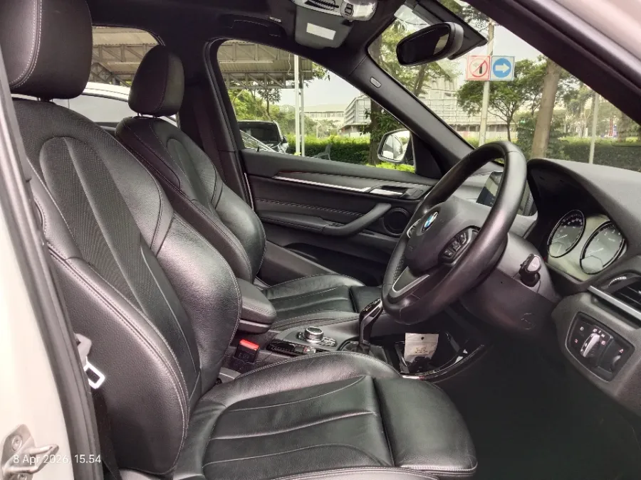 Foto Mobil Bekas Kabin Depan BMW X1 1.5 Sdrive18i tahun 2019