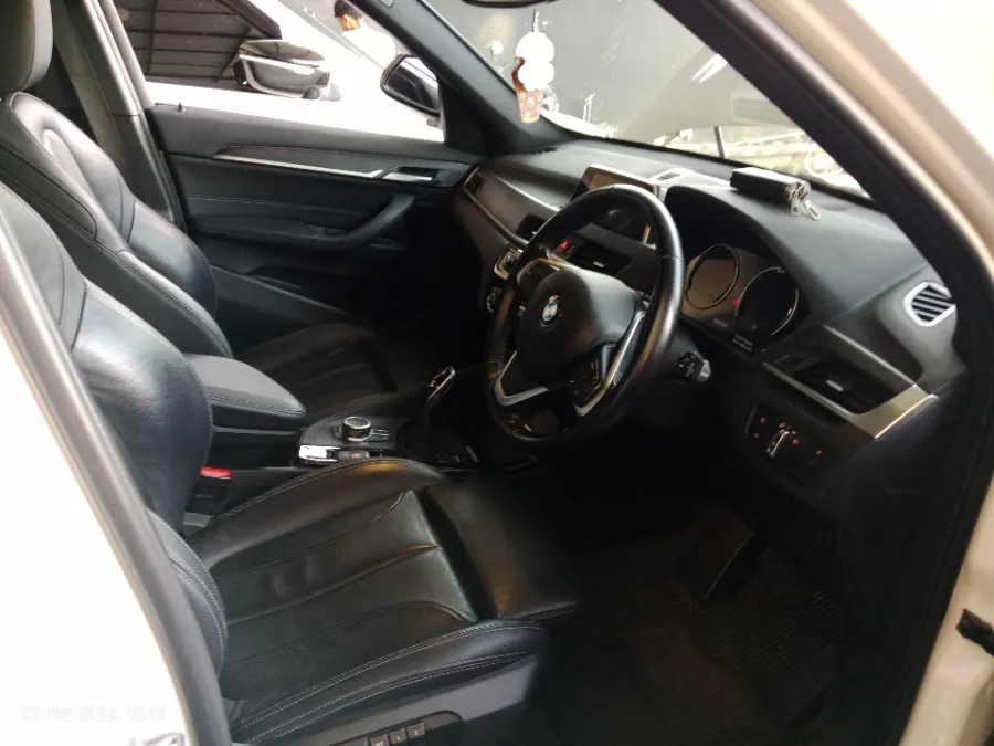 Foto Mobil Bekas Kabin Depan BMW X1 1.5 Sdrive18i tahun 2019