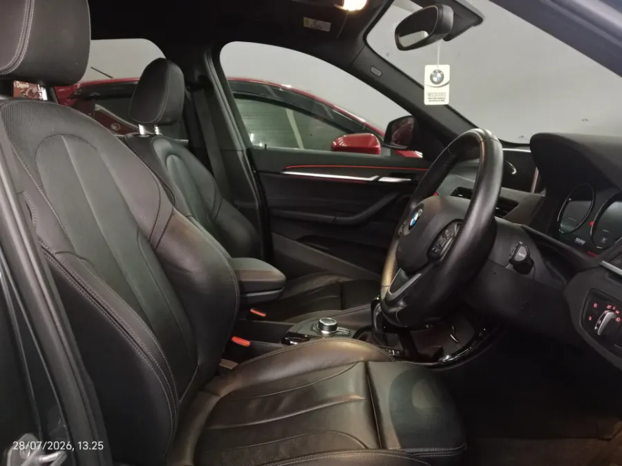 Foto Mobil Bekas Kabin Depan BMW X1 1.5 Sdrive18i tahun 2019