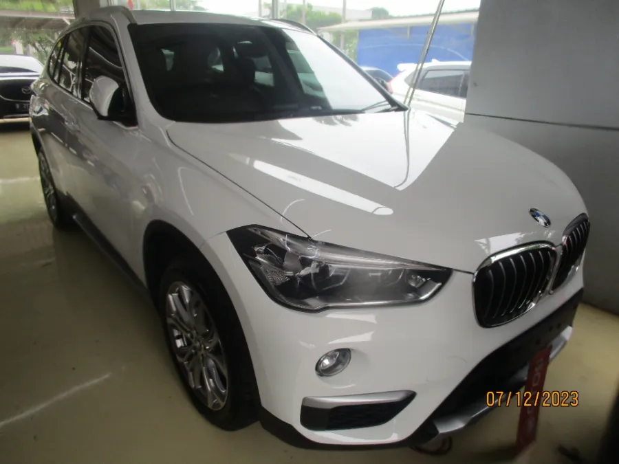 Foto Mobil Bekas Kanan Depan BMW X1 1.5 Sdrive18i tahun 2019