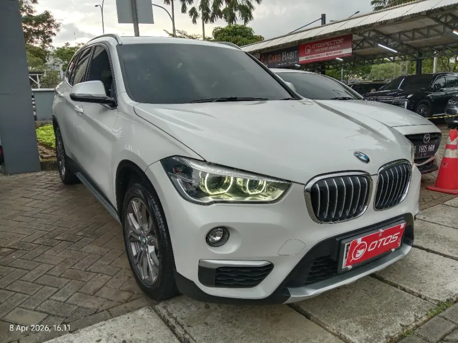 Foto Mobil Bekas Kanan Depan BMW X1 1.5 Sdrive18i tahun 2019