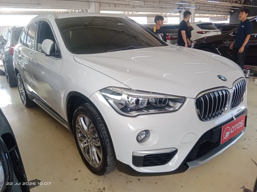 Foto Mobil Bekas Kanan Depan BMW X1 1.5 Sdrive18i tahun 2019