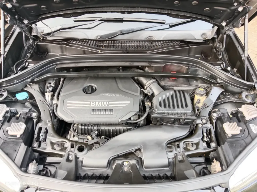 Foto Mobil Bekas Mesin BMW X1 1.5 Sdrive18i tahun 2019