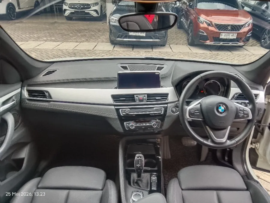 Foto Mobil Bekas Dashboard BMW X1 1.5 Sdrive18i tahun 2020