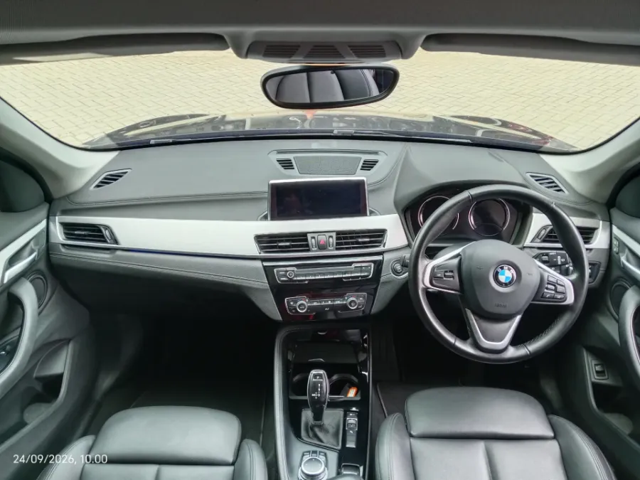 Foto Mobil Bekas Dashboard BMW X1 1.5 Sdrive18i tahun 2020