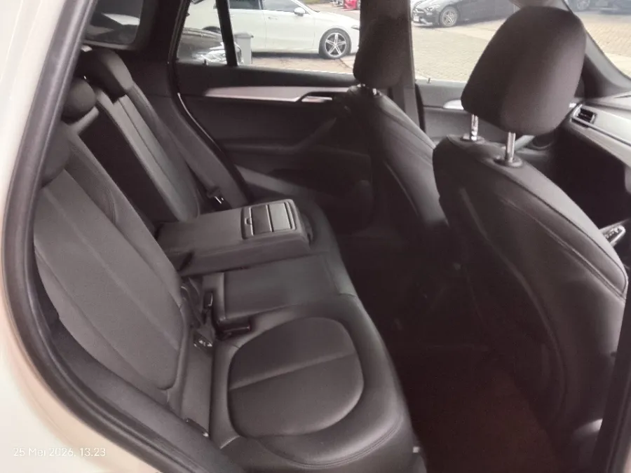 Foto Mobil Bekas Kabin Belakang BMW X1 1.5 Sdrive18i tahun 2020