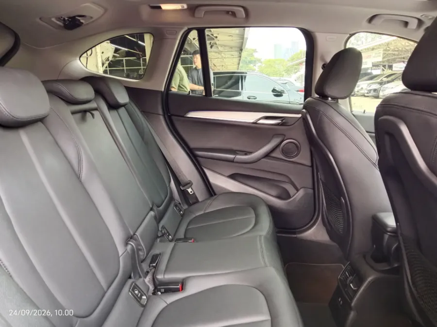 Foto Mobil Bekas Kabin Belakang BMW X1 1.5 Sdrive18i tahun 2020
