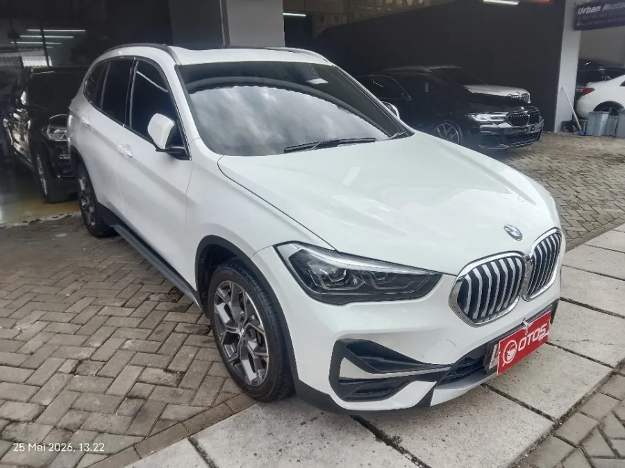Foto Mobil Bekas Kanan Depan BMW X1 1.5 Sdrive18i tahun 2020