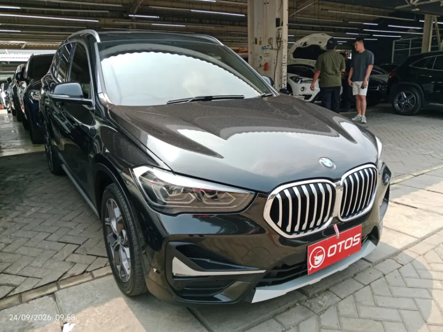 Foto Mobil Bekas Kanan Depan BMW X1 1.5 Sdrive18i tahun 2020