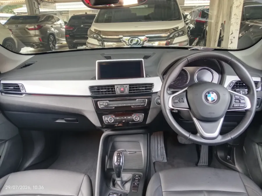Foto Mobil Bekas Dashboard BMW X1 1.5 Sdrive18i tahun 2021