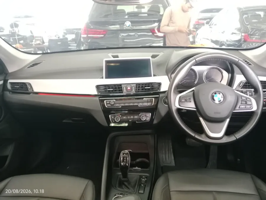 Foto Mobil Bekas Dashboard BMW X1 1.5 Sdrive18i tahun 2021