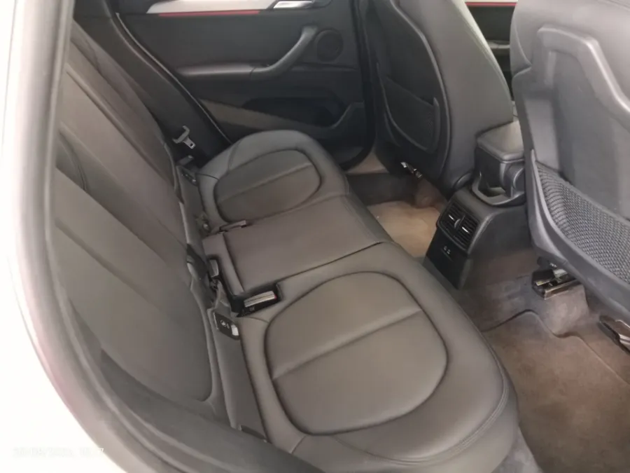 Foto Mobil Bekas Kabin Belakang BMW X1 1.5 Sdrive18i tahun 2021
