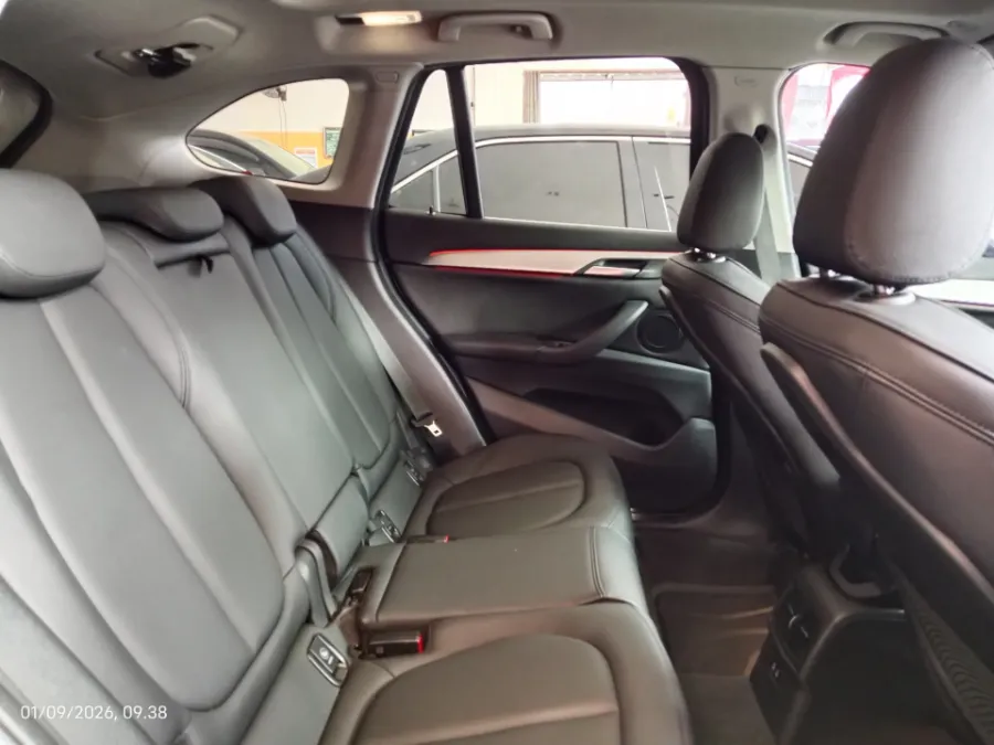 Foto Mobil Bekas Kabin Belakang BMW X1 1.5 Sdrive18i tahun 2021