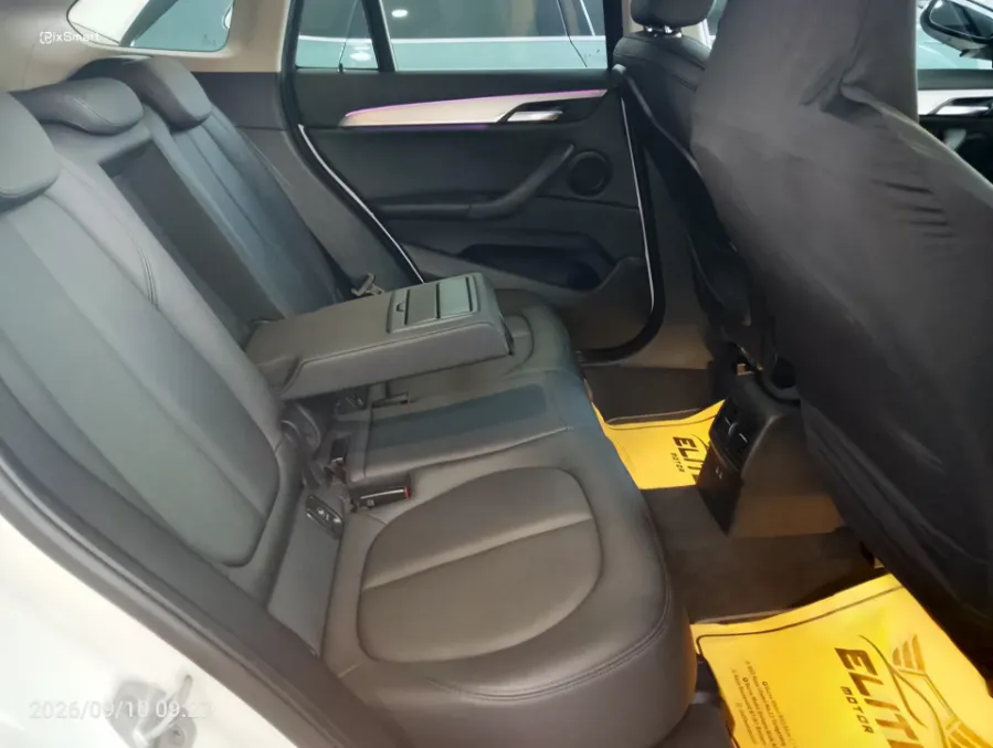 Foto Mobil Bekas Kabin Belakang BMW X1 1.5 Sdrive18i tahun 2021