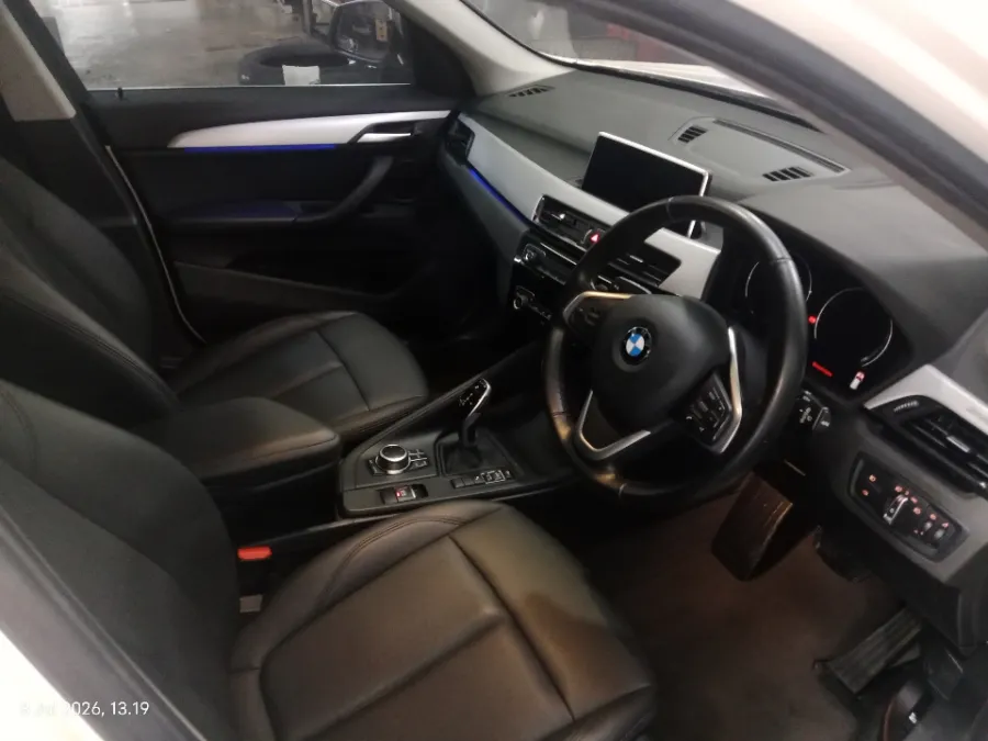 Foto Mobil Bekas Kabin Depan BMW X1 1.5 Sdrive18i tahun 2021