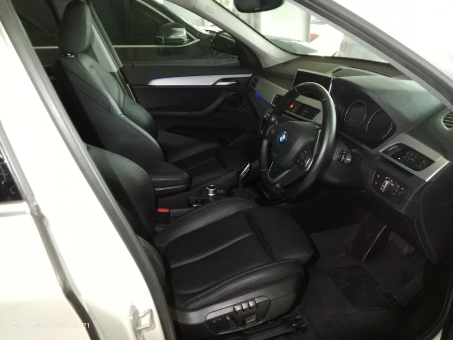 Foto Mobil Bekas Kabin Depan BMW X1 1.5 Sdrive18i tahun 2021