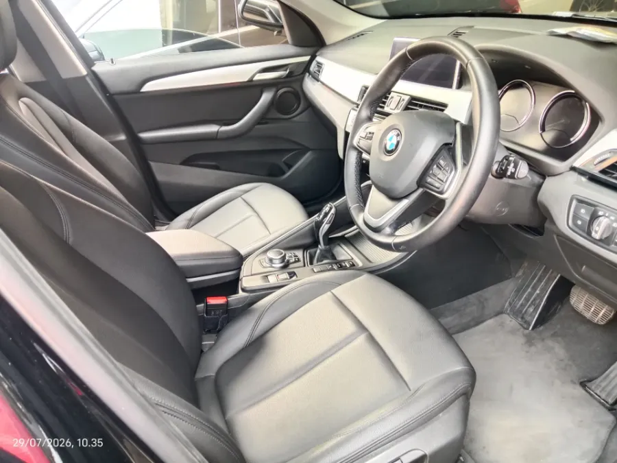 Foto Mobil Bekas Kabin Depan BMW X1 1.5 Sdrive18i tahun 2021