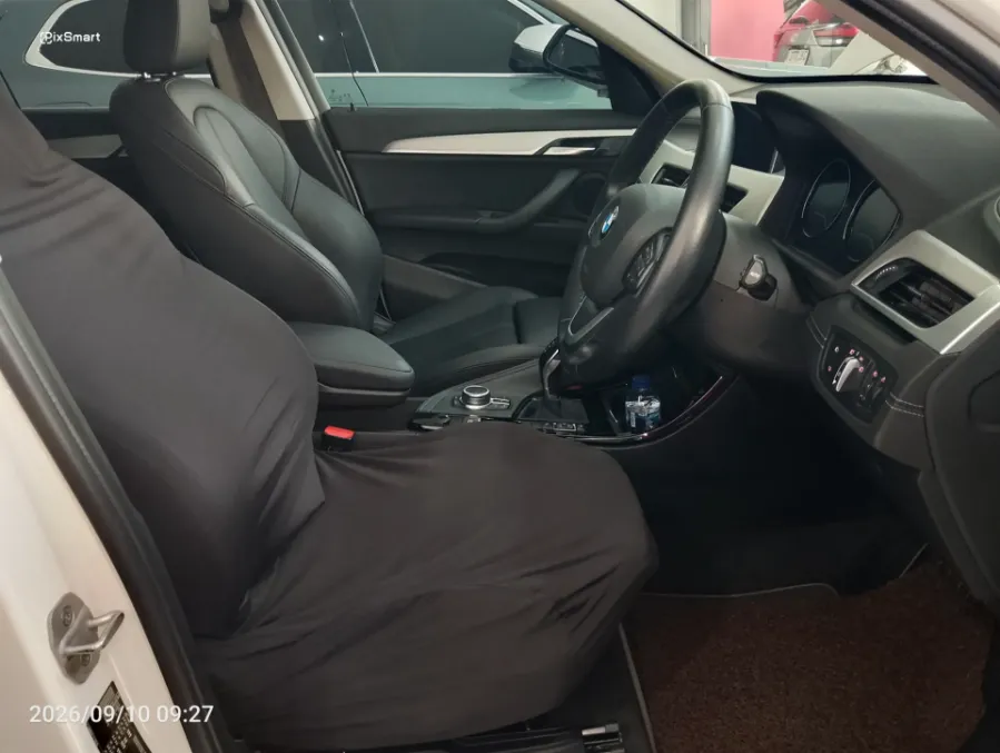 Foto Mobil Bekas Kabin Depan BMW X1 1.5 Sdrive18i tahun 2021