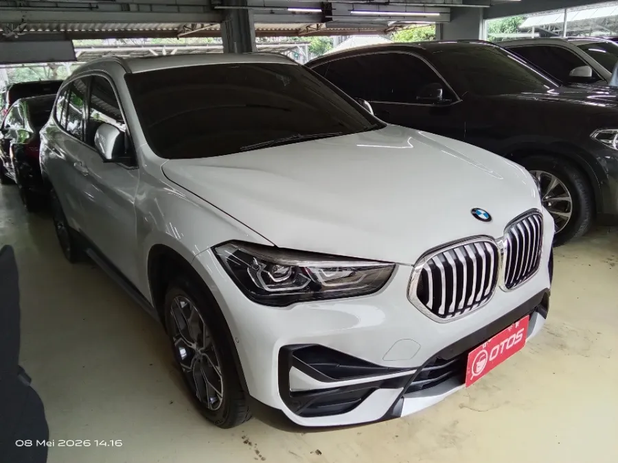 Foto Mobil Bekas Kanan Depan BMW X1 1.5 Sdrive18i tahun 2021