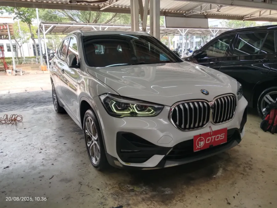 Foto Mobil Bekas Kanan Depan BMW X1 1.5 Sdrive18i tahun 2021