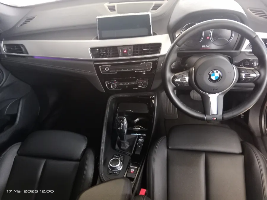 Foto Mobil Bekas Dashboard BMW X1 1.5 Sdrive18i tahun 2022