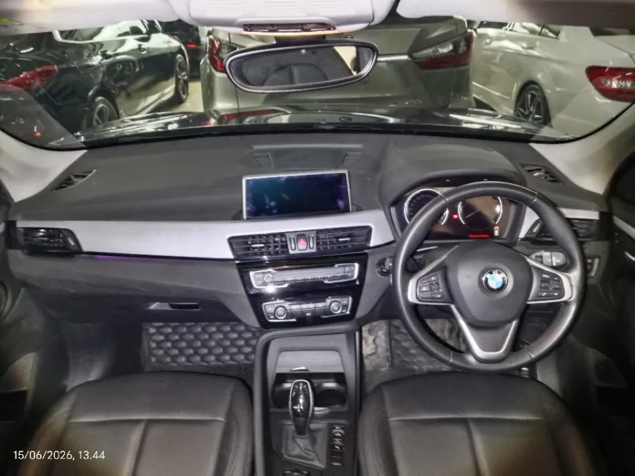 Foto Mobil Bekas Dashboard BMW X1 1.5 Sdrive18i tahun 2022
