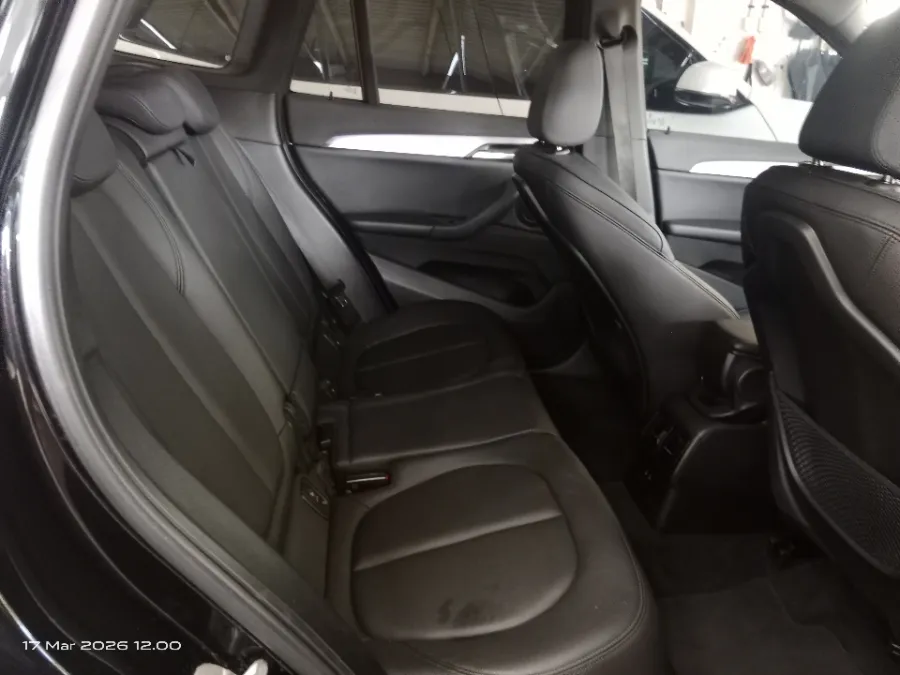 Foto Mobil Bekas Kabin Belakang BMW X1 1.5 Sdrive18i tahun 2022