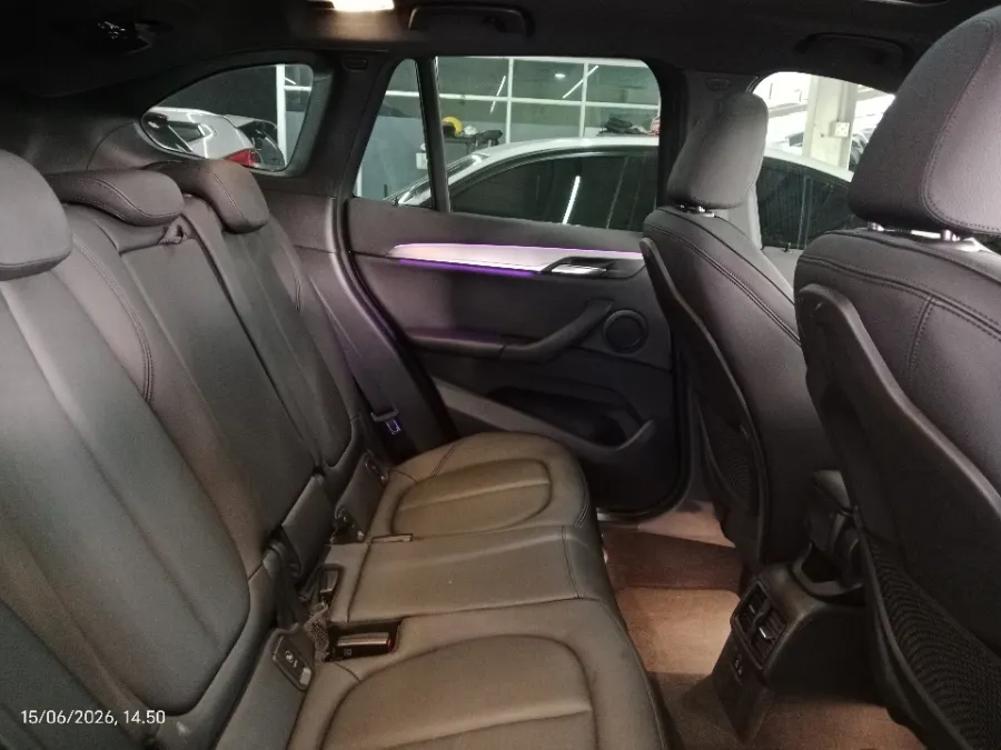 Foto Mobil Bekas Kabin Belakang BMW X1 1.5 Sdrive18i tahun 2022