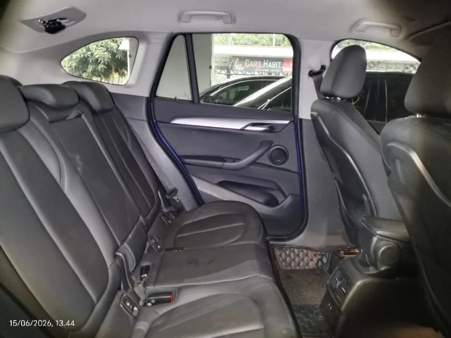 Foto Mobil Bekas Kabin Belakang BMW X1 1.5 Sdrive18i tahun 2022