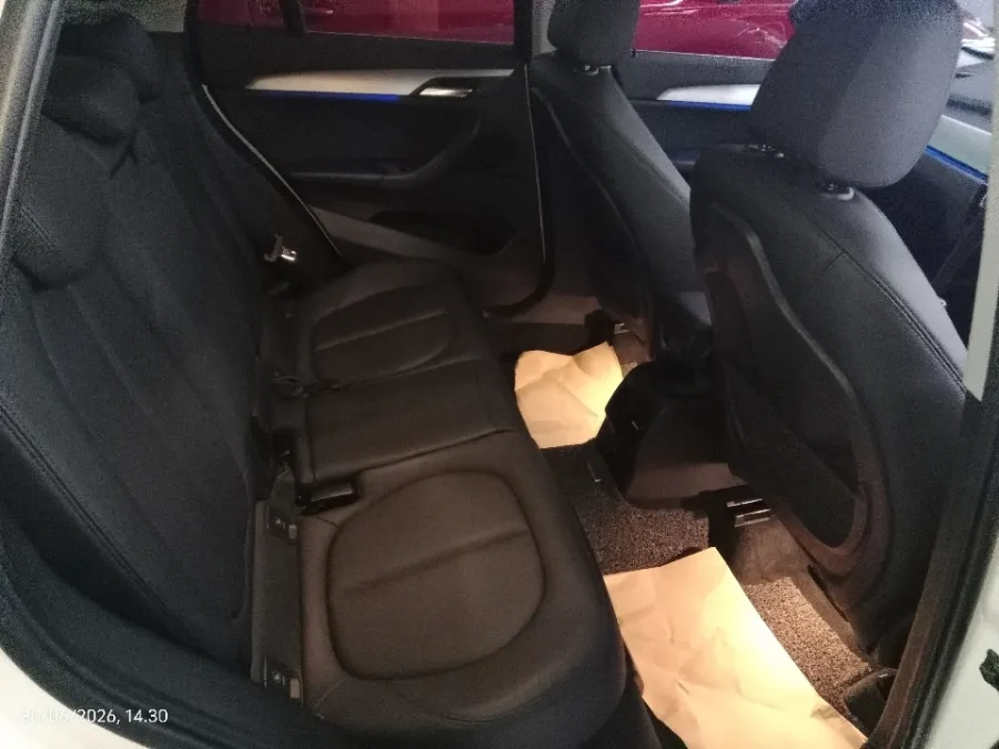 Foto Mobil Bekas Kabin Belakang BMW X1 1.5 Sdrive18i tahun 2022